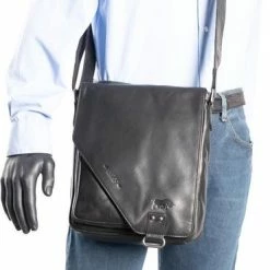 Nieuw β Arrigo Schoudertas Echt Leder In De Kleur Zwart Met Een Overslag Klep En Twee Magneetsluitingen – Crossbody Tas Zwart Leer π 13 Nieuw β Arrigo Schoudertas Echt Leder In De Kleur Zwart Met Een Overslag Klep En Twee Magneetsluitingen – Crossbody Tas Zwart Leer π -Tassen-dames Winkel 370x840 3