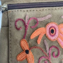 Gloednieuw 😉 Merkloos Dames Polstas Suède Leer - Bruine Damestas Met Handgeborduurd Bloemenpatroon In Oranje - Riemtasje 👍 -Tassen-dames Winkel 546x840 7