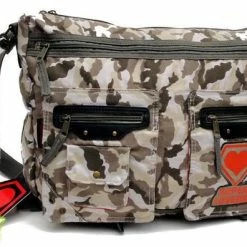 Korting 😉 Super Lovers Japan Grote Canvas Schoudertas Van Super Lovers In Grijze Camo Kleuren Met Veel Vakken, Perfect Voor School Of Werk ! A4 🛒 -Tassen-dames Winkel 550x396 1