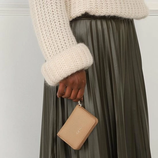 Hete verkoop ๐ Liu Jo Caliwen Dames Ritsportemonnee Kunstleer - Camello ๐ 4 Hete verkoop ๐ Liu Jo Caliwen Dames Ritsportemonnee Kunstleer - Camello ๐ - Afbeelding 2