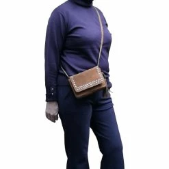 Goedkoopste 🥰 Castillo Suede Vibes Leren Schoudertasje Met Studs - Bruin 🌟 -Tassen-dames Winkel 550x550 256