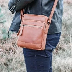 Top 10 ⌛ Chesterfield Birmingham Schoudertas Brown ⭐ 22 Top 10 ⌛ Chesterfield Birmingham Schoudertas Brown ⭐ -Tassen-dames Winkel 550x550 317