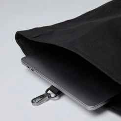 Top 10 👍 Sandqvist Dante Vegan Metal Hook Black SQA1579 Zwart, Duurzaam 🌟 -Tassen-dames Winkel 550x687 1