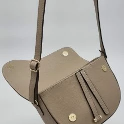 Coupon ❤️ Merkloos Lederen Damestas, Crossbody, Schoudertas, Saddlebag, Echt Leder, Kleur Taupe ⌛ 14 Coupon ❤️ Merkloos Lederen Damestas, Crossbody, Schoudertas, Saddlebag, Echt Leder, Kleur Taupe ⌛ -Tassen-dames Winkel 550x733 36