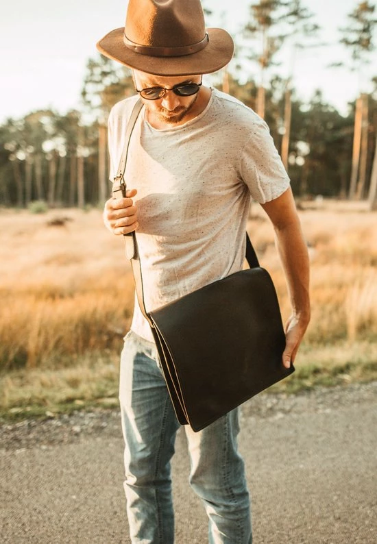 Coupon ๐ GUSTI 'Mitch' Schoudertas | 100% Buffelleer | Bruin | Uniseks | Stijl, Functionaliteit & Flexibiliteit ๐งจ 13 Coupon ๐ GUSTI 'Mitch' Schoudertas | 100% Buffelleer | Bruin | Uniseks | Stijl, Functionaliteit & Flexibiliteit ๐งจ - Afbeelding 11