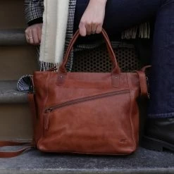 Gloednieuw ❤️ Bear Design Freya Leren Handtas / Schoudertas - Oker Geel 🥰 -Tassen-dames Winkel 550x826 1